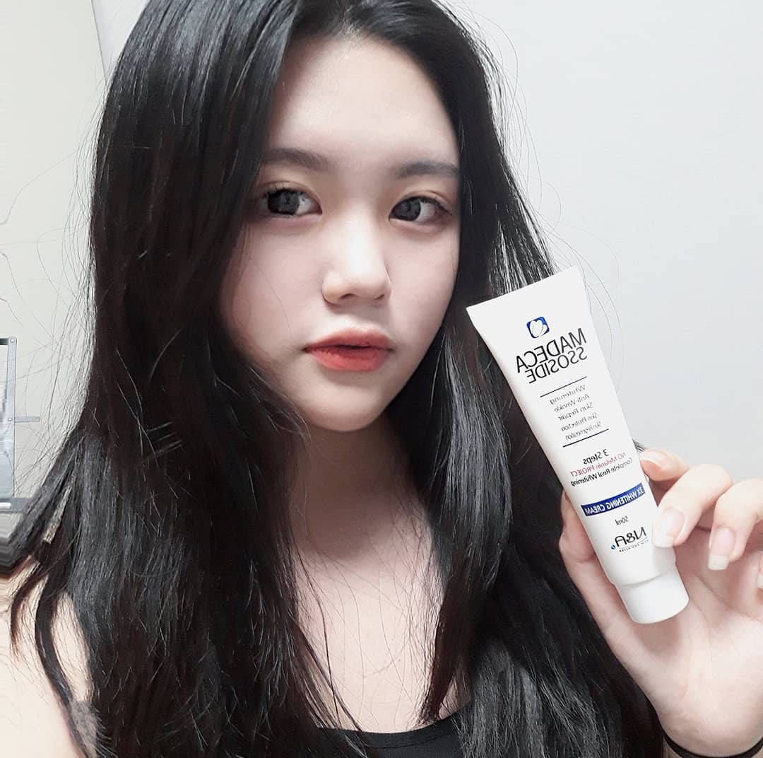 🇰🇷𝐃𝐚𝐲𝐞𝐨𝐧𝐠 𝐊𝐰𝐨𝐧 ⁰⁷⁵ on Instagram: “처음 제품을 받았을때 담당자님이 써주신 편지받고 완전 감동했어요 ㅜ.ㅜ 제품명은 _ 나우앤애프터 마데카소사이드 3x화이트닝크림_ 이고, 스킨케어 후 꾸준히 사용해주면 얼굴이 화사해지는 기능성 미백 화장품이에요. 끈적한 제형일까봐 걱정했는데 제형이…”