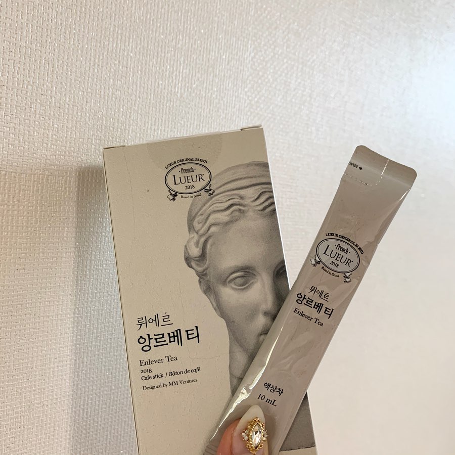 지은 on Instagram: “열심히 마시고 붓기 빼야지🙈
<먹는법>
1️⃣물에 타서 차로 마시기
2️⃣스틱 상태로 쭉 마시기

#붓기차 #하우투잇 #뤼에르앙르베티”