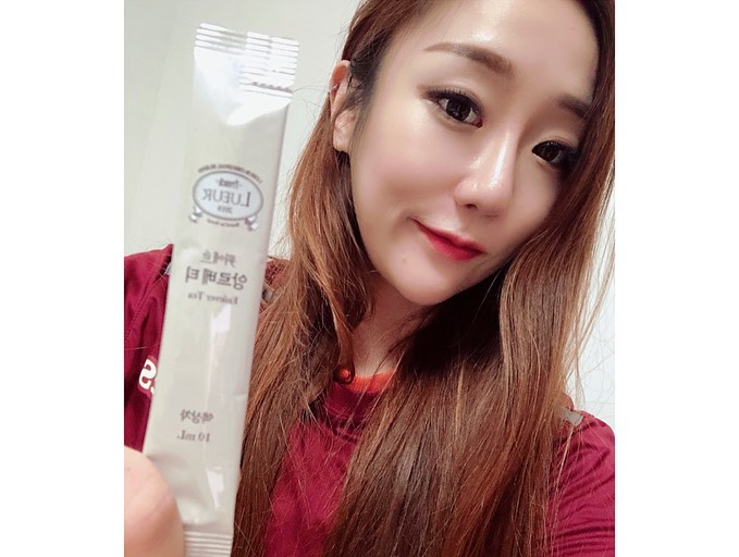 lee상아⚾️💕 on Instagram: “#리뷰 . . 자고 일어나면  땡땡~붓는 내 몸땡이랑 다리! 얼굴...탁월한 선택! 쭈-욱 짜먹어도 물에 타먹을 수도 있고 넘나리 편해! 10포입, 30포입 두가지로 판매하니 너무 젛으당💝호박,팥,옥수수수염 다 들어있으니! 잘 챙겨무거야지! 브이라인…”