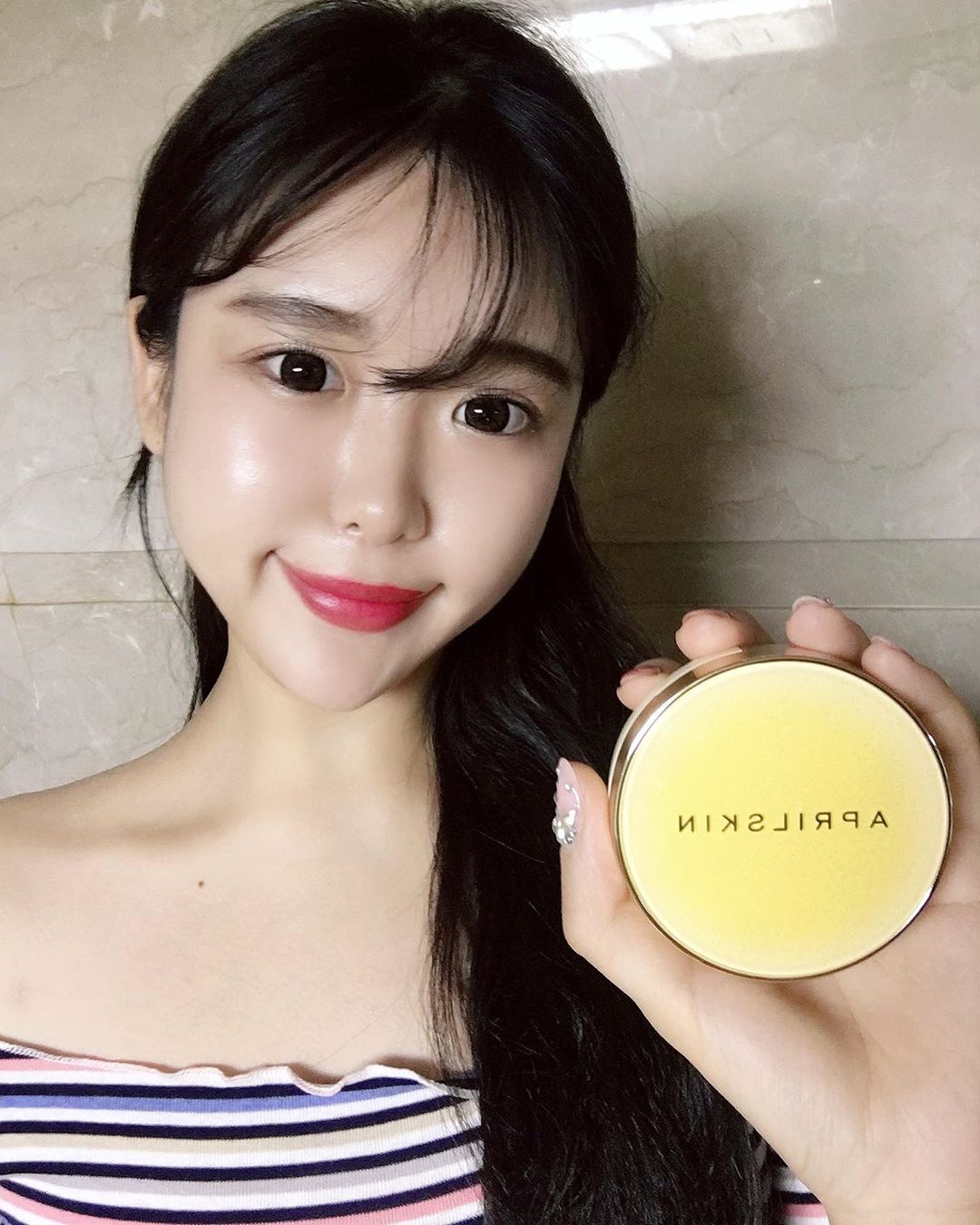 𝑻𝒐𝒖𝒔 𝑳𝒆𝒔 𝑱𝒐𝒖𝒓𝒔 𝑳𝒂𝒃𝒆𝒍𝒍𝒆 𝒇𝒍𝒆𝒖𝒓 ღ on Instagram: “꺄아앙 에이프릴스킨 리얼 카렌둘라 앰플 광 쿠션 진짜 미친거 같아요...💛🌻💛 진정+수분+미백을 모두 담은 3중 기능 쿠션으로 진짜 피부에서 빛이나게 해줘요.... ㅠㅠ 💛중간에 꽃잎은 하이라이터 역할을해줘요!! 저는 21호 라이트베이지 사용했어용…”