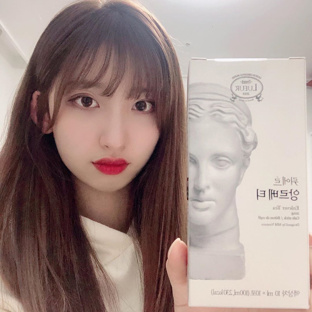 조수현 on Instagram: “⭐️얼굴 몸 붓기 때문에 걱정이신 분들께 추천드립니다!!⭐️ 📍두가지 먹는 방법이 있습니다!! 1️⃣차가운 물 또는 따뜻한 물에 타서 '차'처럼 마시는 방법 (추천) 2️⃣스틱 상태로 쭉 짜먹는 방법 📍11/11부터 10포입의 체험KIT도…”