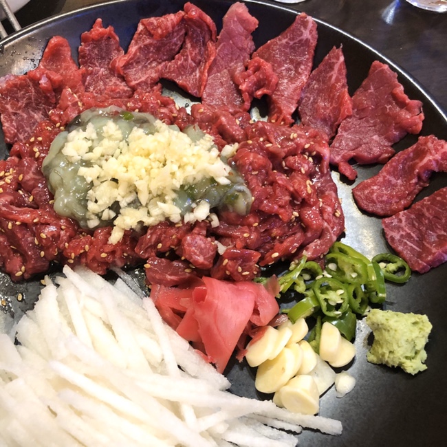 충무로 맛집 : 화수분 : 한우 육회, 육전, 연어 맛집