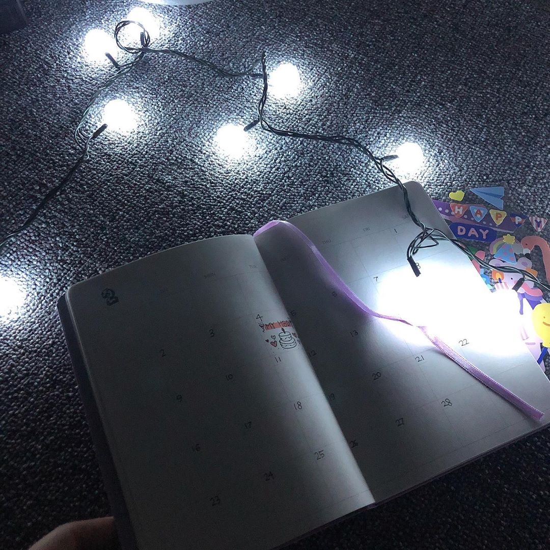 박소영 on Instagram: “아직 2019년도 다이어리를 다 쓰진 않았지만
미리 1300k에서 2020년도 다이어리 준비 끝 ‼️
.
.
.
#2020다이어리 #다이어리추천_1300k #다이어리추천 #다이어리 #다이어리꾸미기 #다꾸 #리뷰쉐어 #ad”
