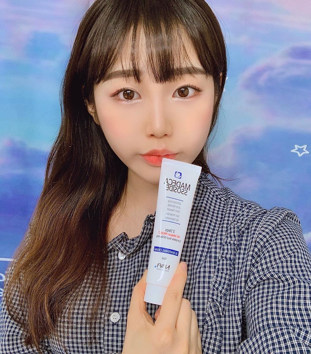 가람 ᴳᴬᴿᴬᴹ 🇰🇷 on Instagram: ““미백+주름개선+피부재생”을 한번에 케어 해 주는 마데카소사이드 크림! 정말 고객들의 피부를 생각하며 좋은 성분만 듬~~뿍넣어서 만들어진 제품이라는게 느껴질 정도에요👍🏻 . #마데카소사이드크림 #미백크림 #화이트닝크림 #나우앤애프터 #스킨케어…”