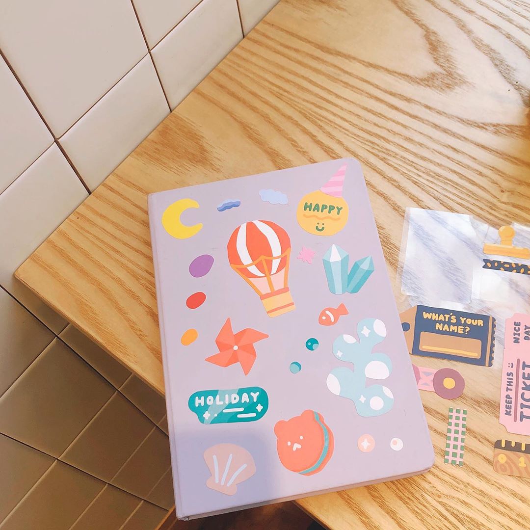 안수인(秀茵) on Instagram: “연말 되기 전에 꼭 하는 일..! 다이어리 장만 🤗1300k에서 미리 2020 다이어리 준비 완료! 끄적 끄적 하는거 넘 좋다앙....♥ ⠀ ⠀ ⠀ ⠀ ⠀ #2020다이어리 #다이어리추천_1300k #다이어리추천 #다이어리 #다이어리그램…”