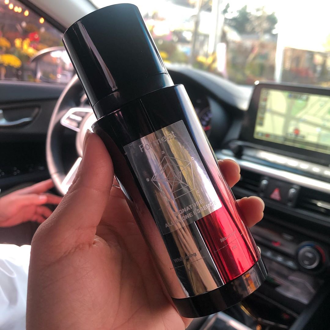 이로운 on Instagram: “피부관리 1도 안하는 투자자님께 하는 역투자ㅋㅋㅋ  아침에 차에서 간편하게 쓰라고 줬더니 몹시 잘씀 ㅋㅋㅋㅋ  남자를 위한 day&night 피부 맞춤 솔루션으로 스킨+로션+에센스+아이크림+선크림+톤업크림을 하나로 만들었다는뎅  낮 밤 맞춰서 골라…”