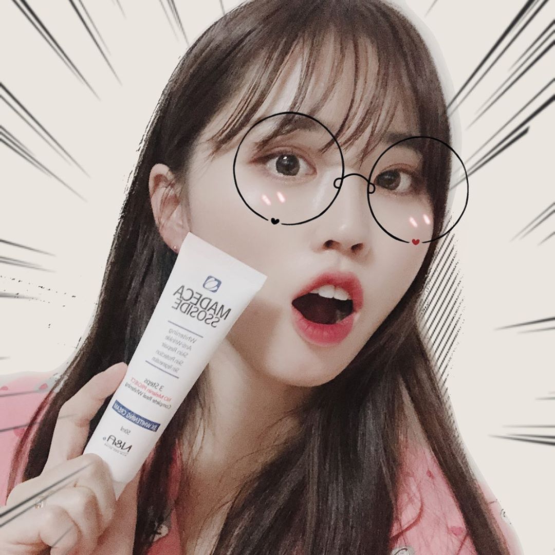 🎀마온 리뷰 : (미래의) Maon Market🎀 on Instagram: “#마온리뷰 . . . 잡티가 많아서 미백크림이라고 하면 관심이 가서  이것저것 사용해보았지만..딱히 효과가 없었는데... 이번엔 진짜 다르당!!👏❤️ . . . 아침 저녁으로 꾸준히 발라주니 조금씩 조금씩 피부톤이 밝아지고  기미&주근깨도 느리지만…”