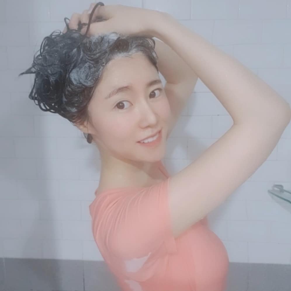 사람냄새나는 사람이길.. on Instagram: “내 두피를 부탁해!!👋 두피약한 나란아이... 그냥 일반샴푸쓰고 머리 잘못감으면 두피 빨개지고 트러블 와다다닥  그래서 샴푸는 꼭 두피건강에 좋은 제품을 쓰고있어요 😥 비티큐티에서 나온 매스틱 클리밍샴푸는  세계3대 항균물질중 하나이자 40~50년…”