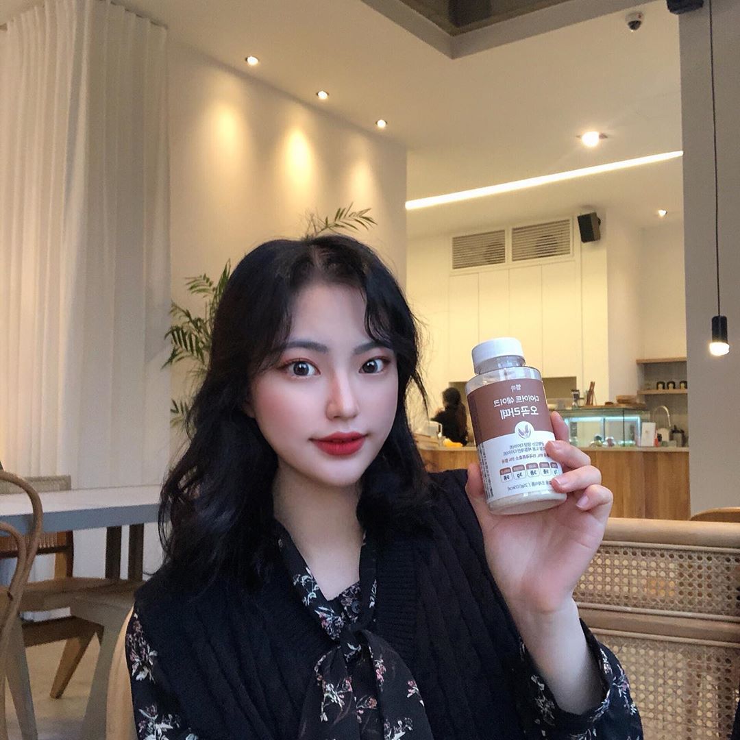 @_____serendipity._____ on Instagram: “헬쓱 다이어트 쉐이크🌷 이젠 다욧트도 마싯게 할스 이따그~~ 우유 넣고 섞어주면 끄읕! 제품 디테일은 링크 타구👉🏻 https://bit.ly/2CnDzhH  #헬쓱 #헬쓱다이어트쉐이크 #다이어트쉐이크 #다이어트#맛있는다이어트쉐이크 #다이어트보조제…”