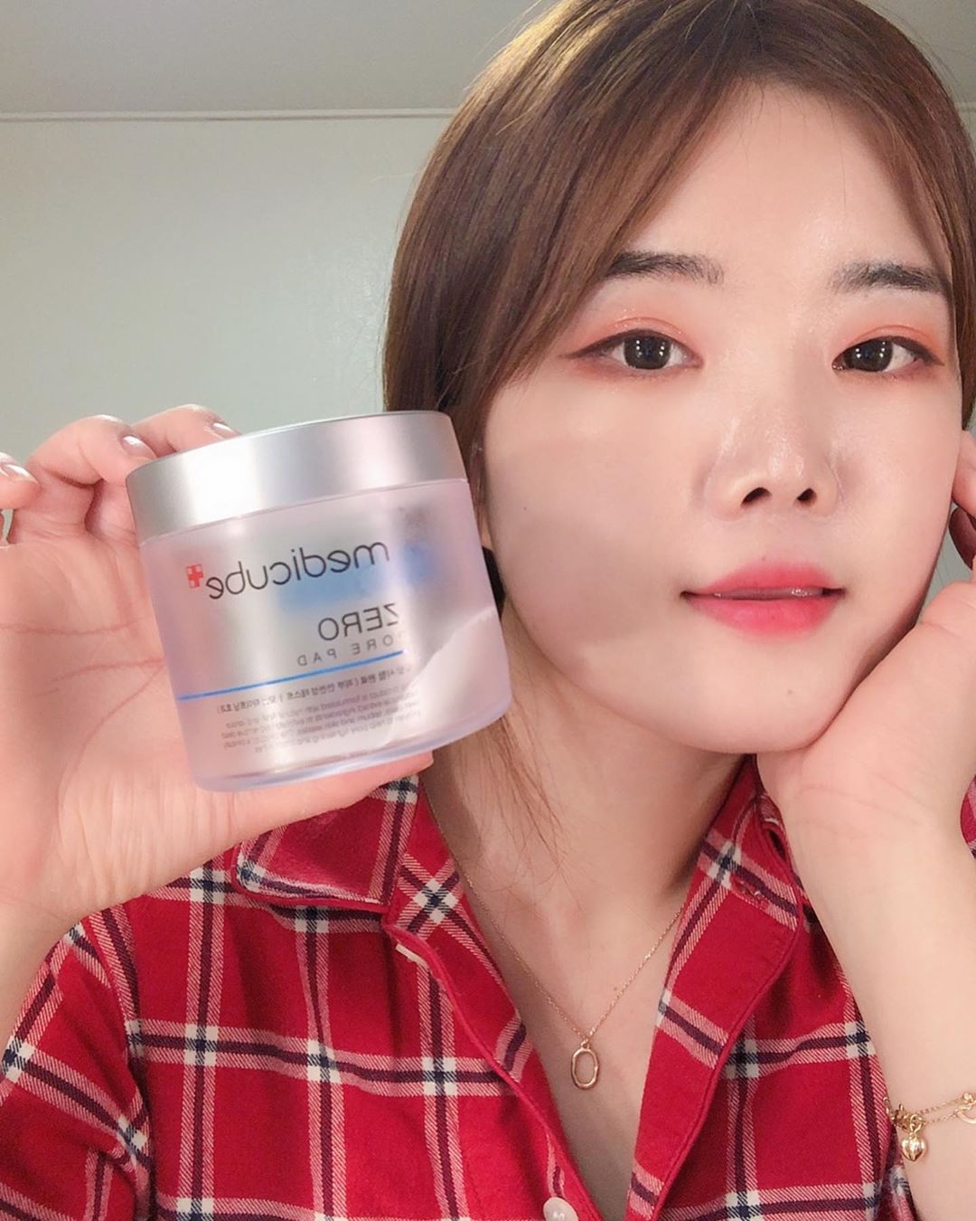 오이댁 on Instagram: “매일 아침 저녁 야무지게 쓰다보니 어느새 한통 clear.. 🤟🏻 다 쓰고 나니 내 피부에 딱 형광등 켜지는 느낌 ! 피부 좋아지는법. 사실 다 알죠 ?! 물 많이 마시기 깨끗이 세안하기 그리고 좋은 화장품으로 잘 닦아내기 🙋🏻‍♀️ 그 좋은…”