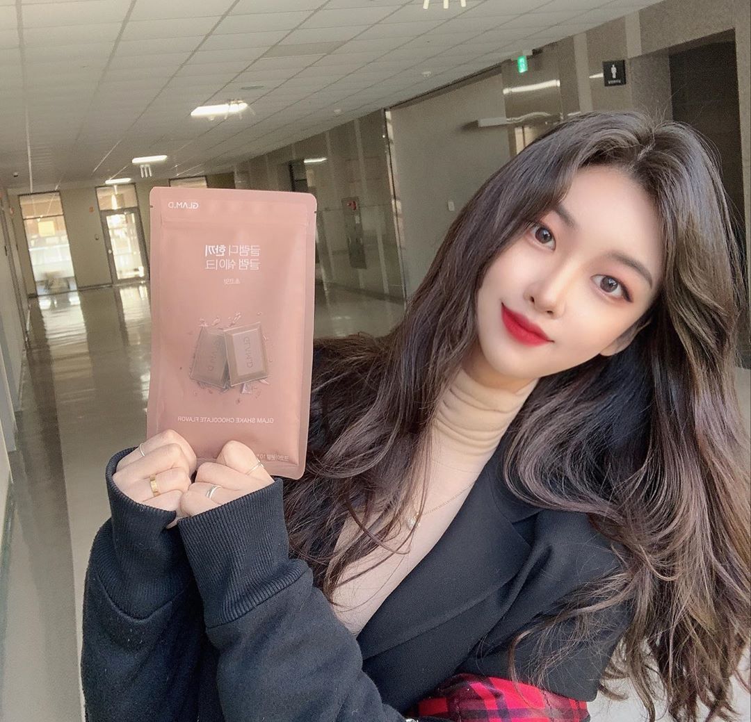 미주타키🍘🥢 on Instagram: “겨울이라 살 너무 쪄.. #볼살 #어쩔꺼  다이어트 해도 단거 못잃어..하는 분들! 추천!! 완전 빠삐코 맛!!!😋 이래 달아도 안찌나..싶은 그런 맛! . . [사용 방법]  1. 우유 또는 물 170ml를 제품 뒷면 가이드라인에 맞춰 따라주세요.…”