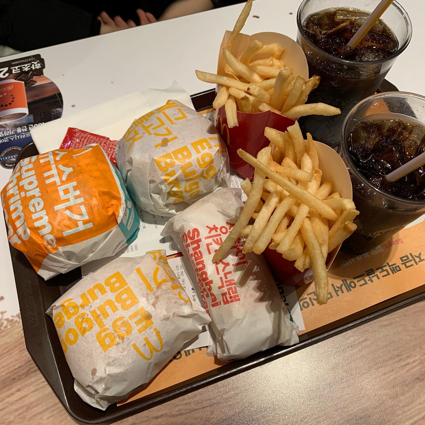 쓱ㅡ싹

#슈슈버거 #에그불고기버거 #상하이스파이시스낵랩 #스낵랩 #맥도날드 #코카콜라 #햄버거 #햄버거세트 #감자튀김