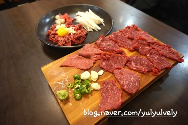 [충무로 맛집 / 을지로 맛집] 한우++ 육사시미, 육회, 육전, 연어 맛집 "화수분" / 메뉴 가격 솔직후기