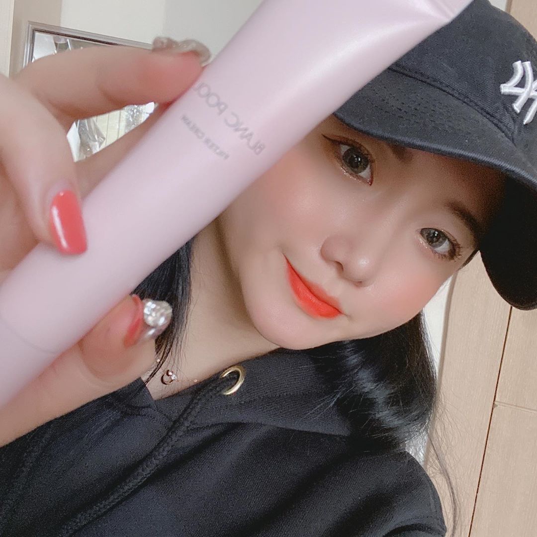 2️⃣0️⃣ on Instagram: “나도 블랑풀 신상 필터크림 써봤지렁〰️
끈점임 하나 없이 완전 촉촉하고 로션 같이 발림성이 너무 왕좋음이야 〰️
.
.
#블랑풀 #필터크림 #블랑풀톤업 #블랑풀필터크림 #톤업크림 #톤업크림추천”