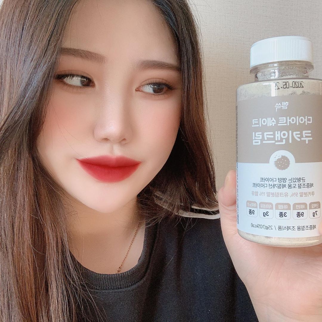 박엔젤입니다 on Instagram: “[ 헬쓱 다이어트 쉐이크 ]  이 제품은 건강한 다이어트를 원하시고 균형잡힌 영양섭취를 원하시는 분들에게 추천해드리는 쉐이크입니당  우유 또는 두유를 표시선까지 넣어주시고 뒤집어서 분말을 털어주신 다음 내용물이 잘 섞이도록 흔들어주시면 한끼식사…”
