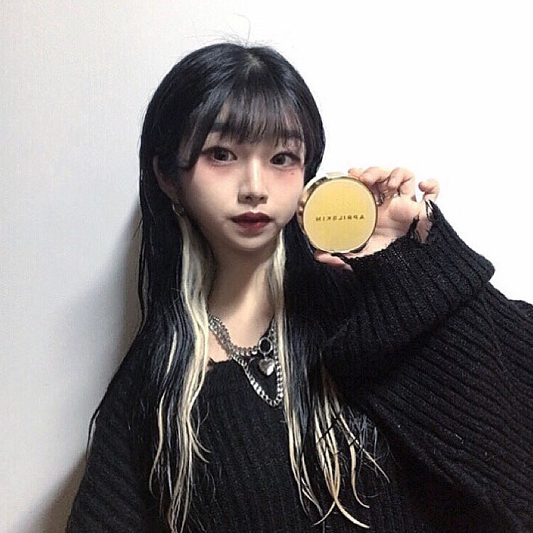 다움 on Instagram: “♥ ᴬᴾᴿᴵᴸˢᴷᴵᴺ ᶜᴬᴿᴱᴺᴰᵁᴸᴬ ♥ . .  건조한 요즘 매일 쓰는 쿠션 (•ө•)ෆ⃛ . .  제가 사용한건 21호 라이트베이지 색상이에욤 。 . .  #에이프릴스킨 #aprilskin #리얼카렌둘라앰플광쿠션 #카렌둘라쿠션 #겨울쿠션…”