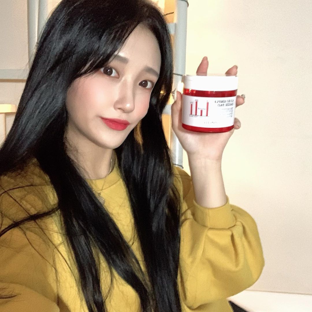김셔니ఇ on Instagram: “❤️4.3 쏘 심플 거즈 패드❤️ ✔️쌍욕 세럼이 함류된 쌍욕 패드 ✔️듀얼 패드 ✔️각질 패드 ✔️멸균 패드 모공 사이로 노폐물과 피지를 쏘 심플하게 관리 해주는 피부재난응급패드  #로하셀 #lohacell #로하셀피부재난응급패드 #피부재난응급패드…”