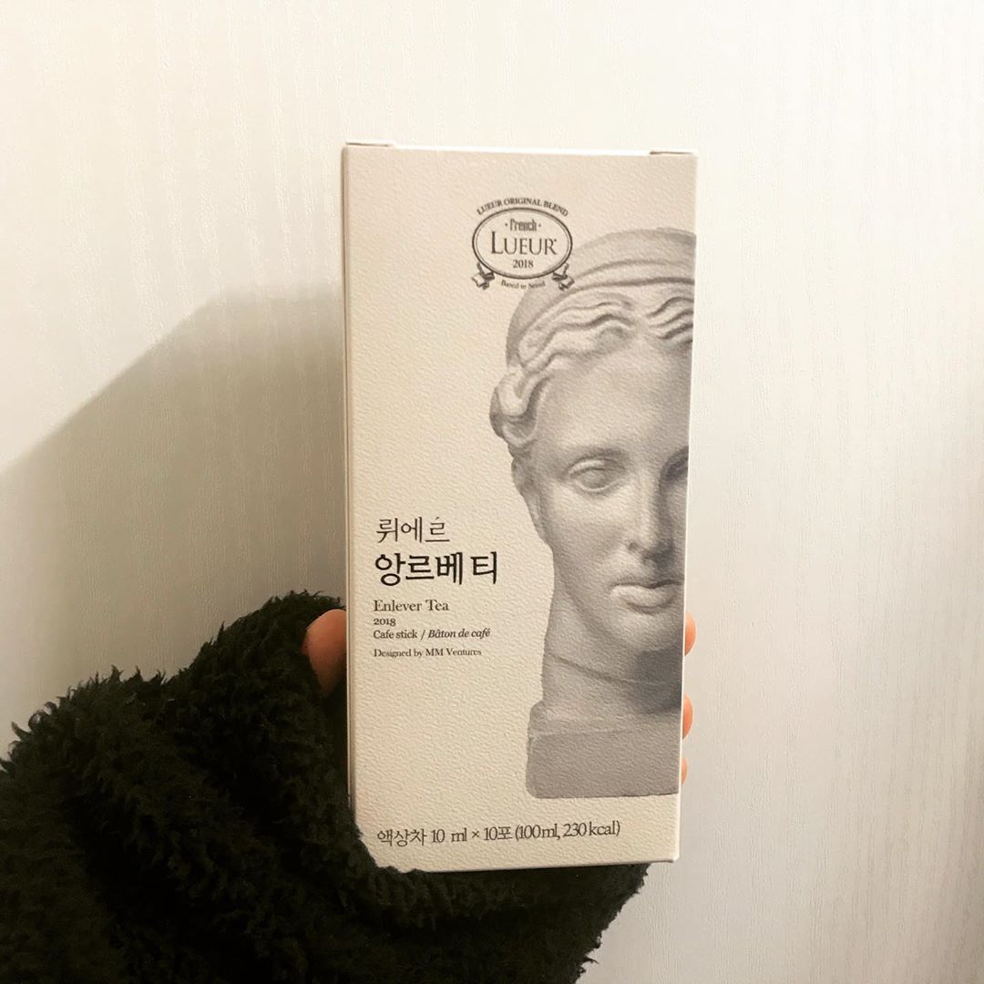 주현 on Instagram: “#붓기차 #하우투잇 #뤼에르앙르베티 #붓기제거 #다이어트 #붓기빼는차 #리뷰쉐어 #ad #좋아요 #팔로우 .
나처럼 짜서 먹어도 되고 물에 타먹어도 되는 붓기제거 앙르베 티🍵”