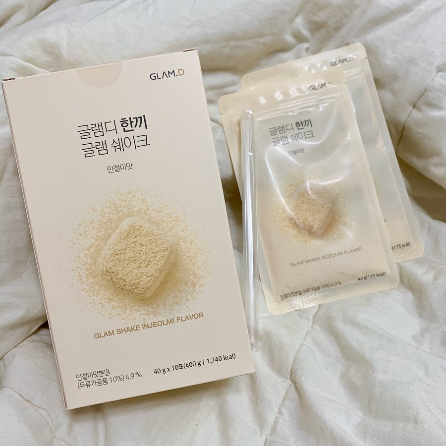 ⋆ᴹᴼᴺᵛᴱᴸᵞ 'ˢ ᴹᴼᴺˢᵀᴬᴳᴿᴬᴹ⋆🍑mona_ on Instagram: “#글램디 ⠀ ⠀ 거르기 쉬운 아침 식사대용으로 👍🏻 지퍼백 이라 간편하게 들고디니기 편하고 우유나 물을 부어 흔들어도 전혀 새지않아요! 농축유청 단백질이 들어있어 우유에 타먹어도 맛있지만 물에 타먹어도 맛있음!👍🏻 맛은 인절미맛, 초코맛 2가지에요😚…”