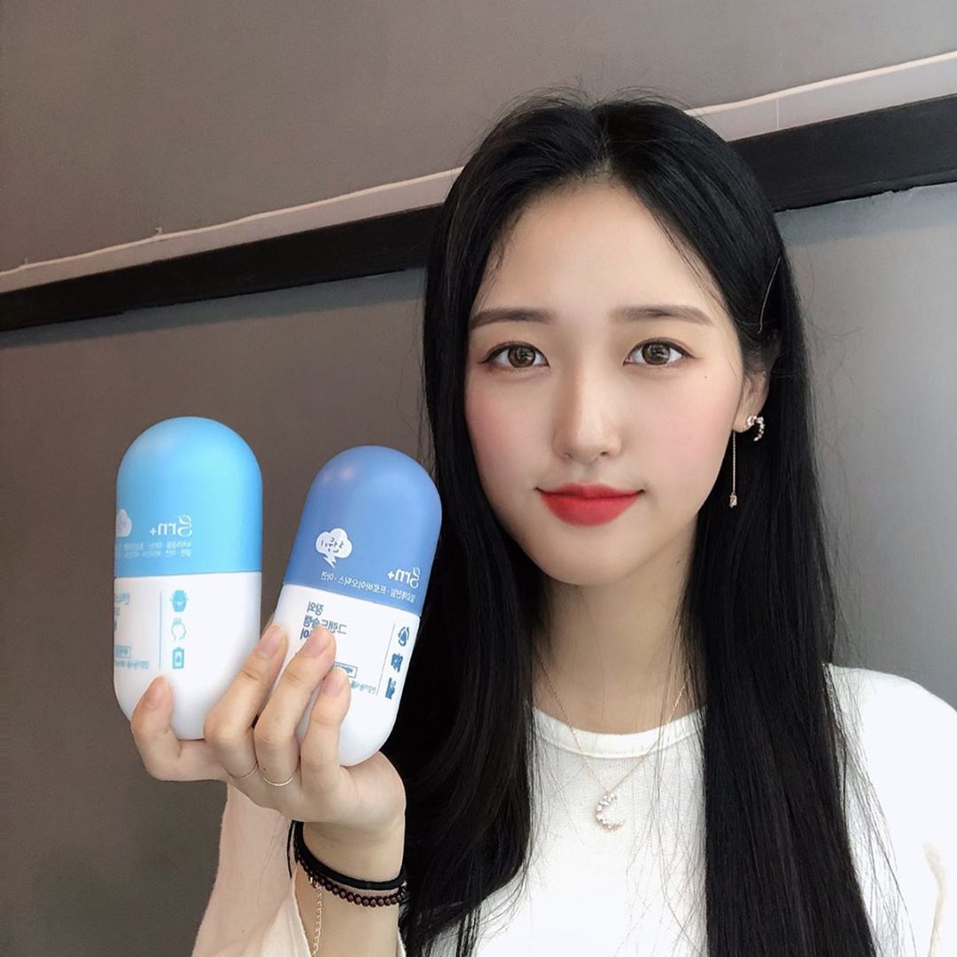 Mina 미타민 밍나 on Instagram: “💙 스트레스성 피로와 긴장, 체지방을 날려주는 하늘이😌 장이 건강하도록 달래주는 천둥이😌 그리고 약통장인 @grn_green  이제 간편하게 몸 건강 챙기자요💙 . . #GRN #지알엔 #GRN하늘이 #GRN천둥이 #grn하늘이천둥이…”