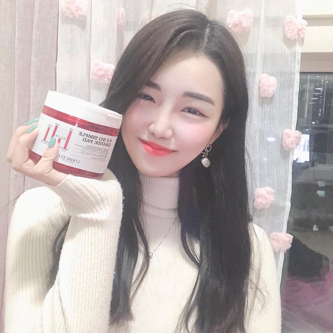 소         현 on Instagram: “겨울철  예민한 피부를 아주 잘 관리해주는 화장품🥰
피부결을 매끈하게 정리해주고 화장도 잘먹게 도와주는 제품이예용🧡
매일 저녁 스킨케어 하기 전에 잘쓰고 있는 애정템💓💓”