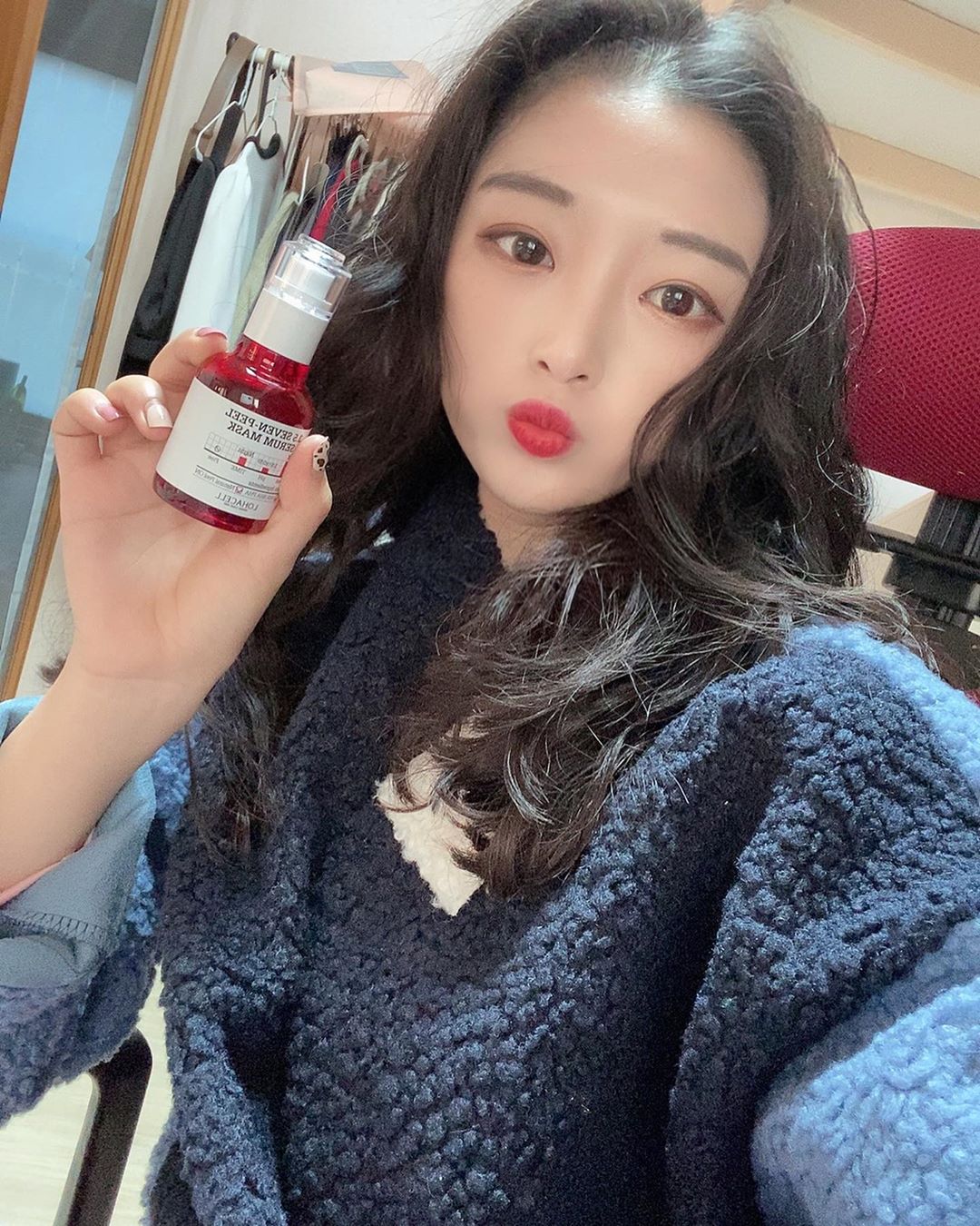 ❤쩡블리❤ on Instagram: “SNS 핫템 쌍욕세럼👍🏻👍🏻 피부과 단골 쩡이가 홈케어 하면서 쓰는 갓템!! 피부과에서 하는 팩처럼 바르면 따꼼따꼼해서 진짜 관리하는 느낌 물씬🤟🏻😘🤟🏻 약산성! 일주일에 한 번 1분 홈필링하세오❣️❣ . . . ️ #로하셀 #lohacell…”