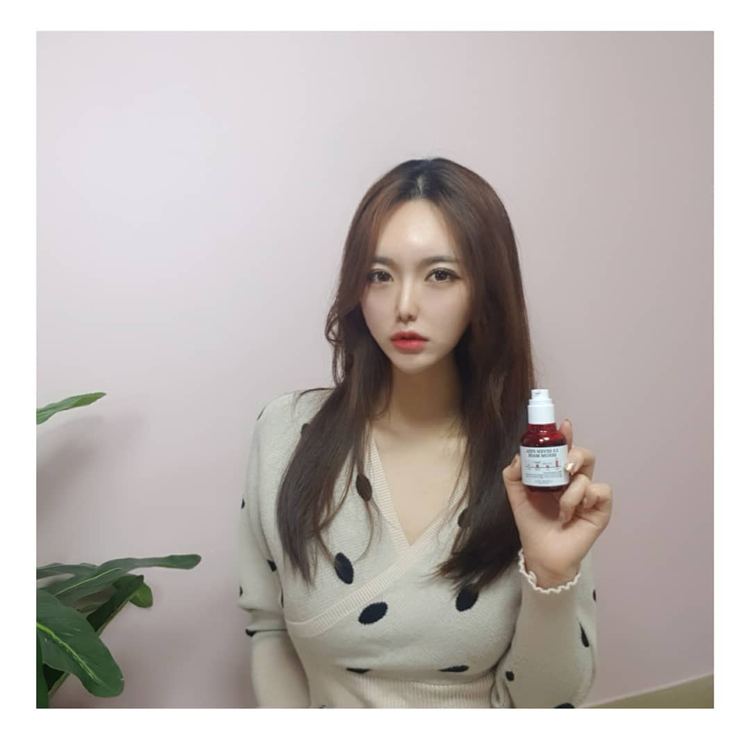 💎말캉.__.💎𝓶𝓪𝓵𝓴𝓪𝓷𝓰 on Instagram: “바르면 따꼼따꼼하지만 일주일에 한번~ 스킨밸런스 맞춰주고 블랙헤드정리할겸쓰는데 쓰고나면 피부가 살아나는느낌❤ . . . . #로하셀 #lohacell #로하셀피부재난응급세럼 #로하셀응급세럼 #피부재난응급세럼 #응급세럼 #로하셀3_5세븐필세럼마스크…”