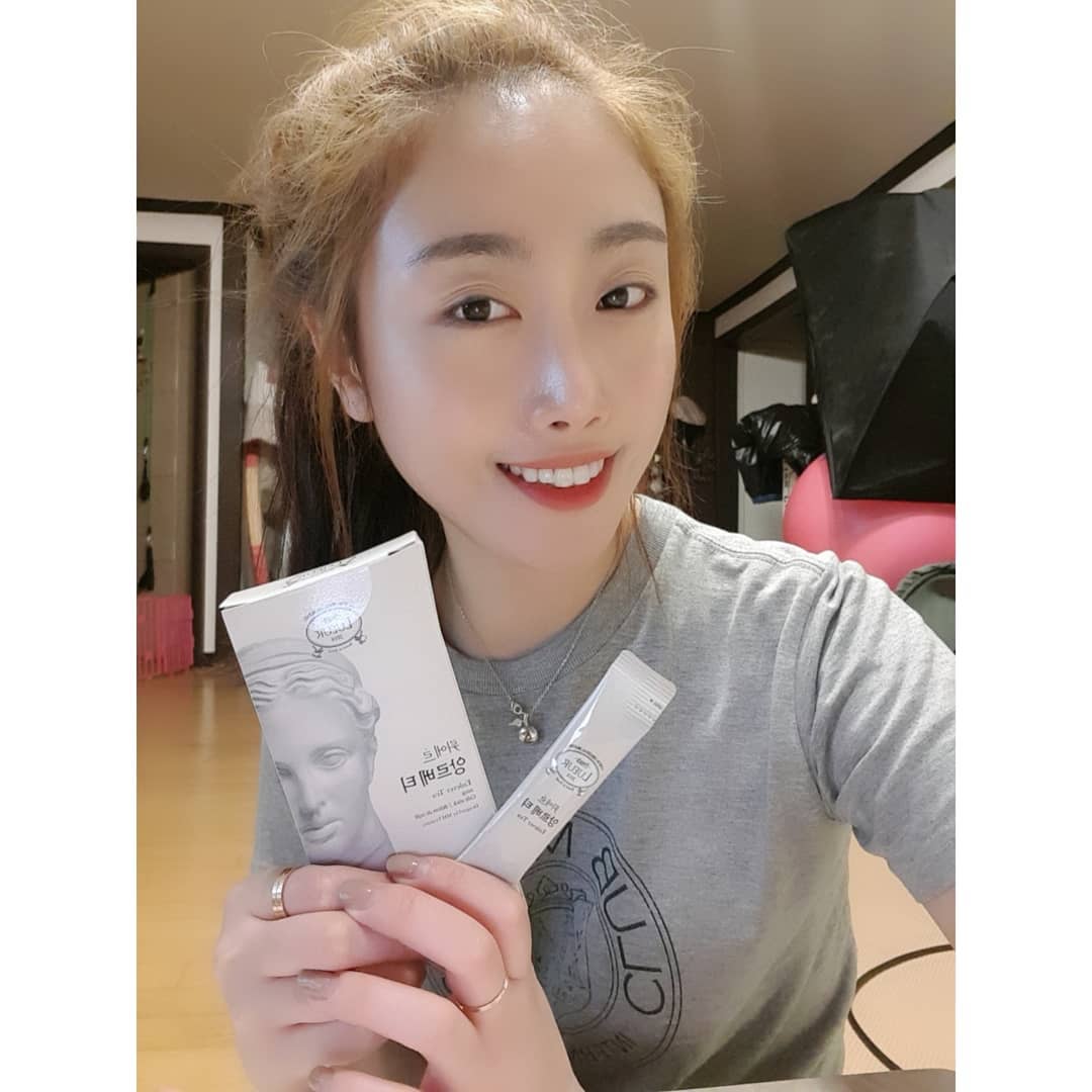콩알이언니 on Instagram: “살은 빠졌는데 얼굴은 뚱뚱이... 잠도 못자고 부어서그런가싶어서 붓기 한번 제대로 빼보자 맘먹었어용! 고심끝에 고른게 뤼에르 앙르베 티! 프랑스어로 '없애다 빼다'라는 의미인데 이름만 들어도 붓기가 순삭될것 같은 느낌ㅎㅎ  붓기제거에 좋다는…”