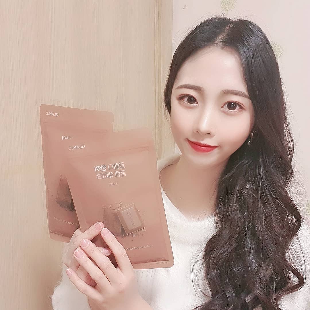 @s0o0o._.day on Instagram: “연말 다가오기전에 글램디로 다요트 시작,,,흡 그래도 초코맛이라 먹을 맛난다 빨대도 개별포장 되어 있어서 완전 간편!! . . . #글램디 #glamd #한끼글램쉐이크 #다이어트 #다이어트식품 #다이어트간식 #다이어트쉐이크 #추천템 #AD #리뷰쉐어…”
