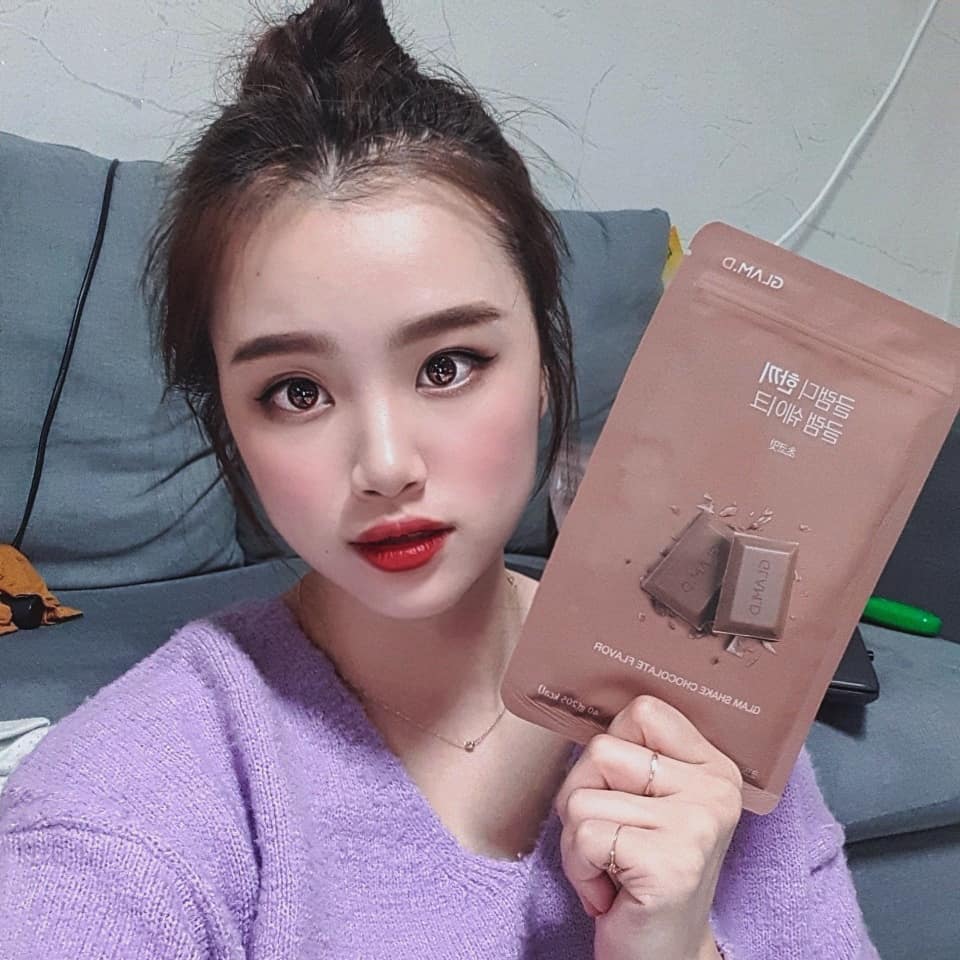 ᴰᴬᵞᵁᴺ ᴹᴼᴹ🌙 on Instagram: “진짜 " REAL " 초코우유맛 나는 다이어트 쉐이크 득템 , ‼  지금까지 먹어본 쉐이크의 편견으로 이것또한 맛없을거라생각했는데 완전 달달 🖤 초코××맛이랑 똑같음 😢  육아 & 다이어트 해야하는 육아맘들한테 필수 식사대용으로 넘 좋아서 밥 못…”