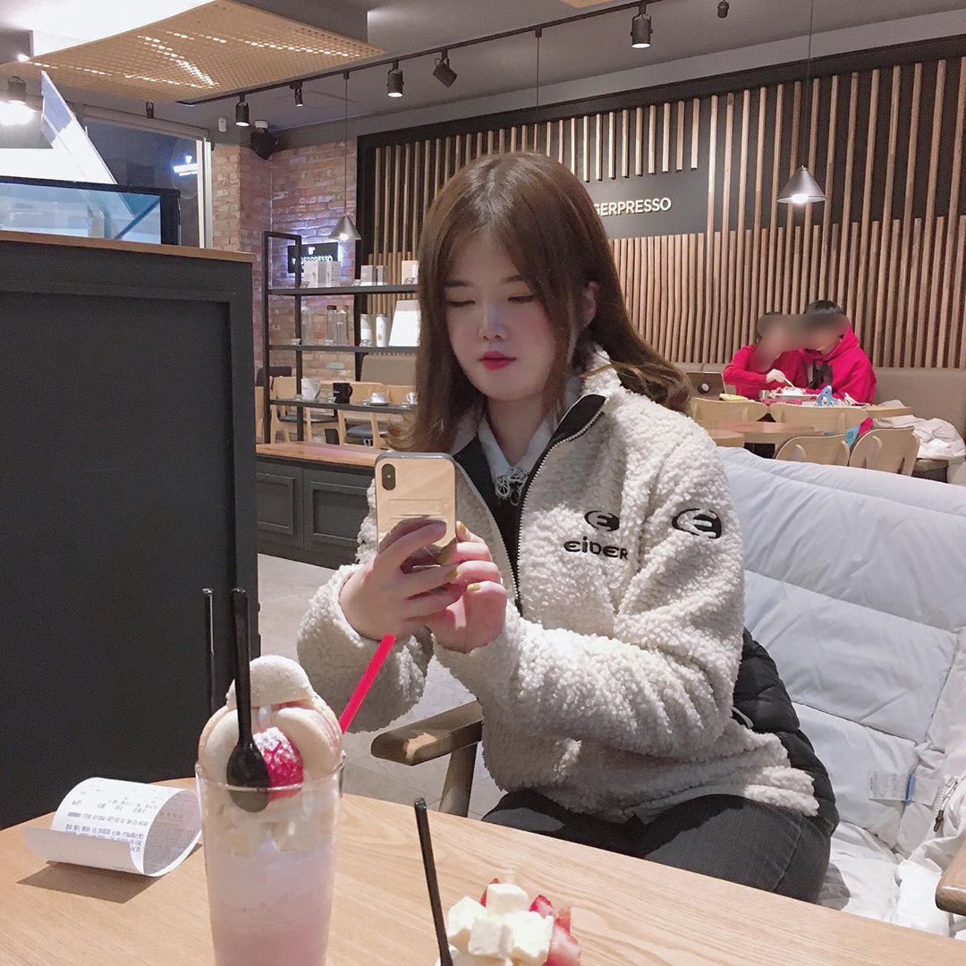 오이댁 on Instagram: “제가 최근에 뭘 바꿨는데요 😀
뭘 바꿨을까요~? 바꾸고 나서 정말 넘 이쁘고 실용적이구 편해서 만족하구 있어요 !
진작에 바꿀걸..
뭘까요? 😌 ✨힌트 : 사진을 터치해보세요!”