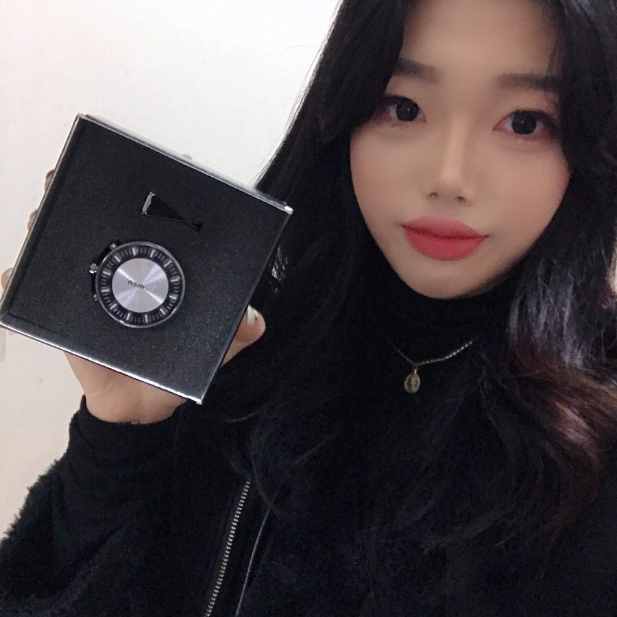 다정 on Instagram: “[포맨트 퍼퓸 썸퓨저] 메탈 디자인이 고급스러워서 분위기가 좋아지고 코튼향이여서 너무 좋아용  담배냄새, 송풍구냄새 없애주고 유해성분은 없어서 차 안 밀폐된 공간에서도 안심하고 사용 ㅎㅎ 저는 선물용으로도 완전  좋을거같아요 !  #포맨트…”