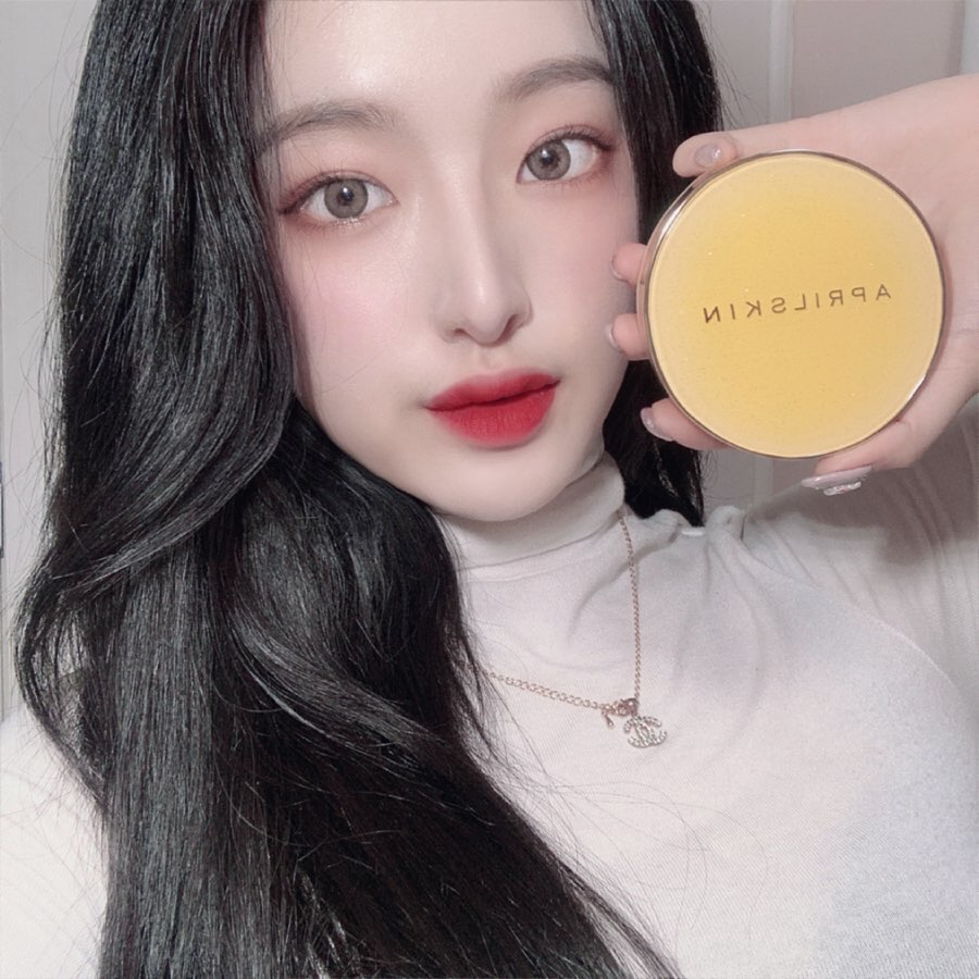 이하은 on Instagram: “✨APRILSKIN 리얼 카렌둘라 앰플 광 쿠션✨ @aprilskin_korea _제가 예전부터 쭉 애용해오던 브랜드인 에이프릴스킨 ! 매직스노우쿠션 2.0은 본품 + 리필만 5개 썼었고 퍼펙트 매직 커버 핏 쿠션은 2개 썼었는데 그만큼…”