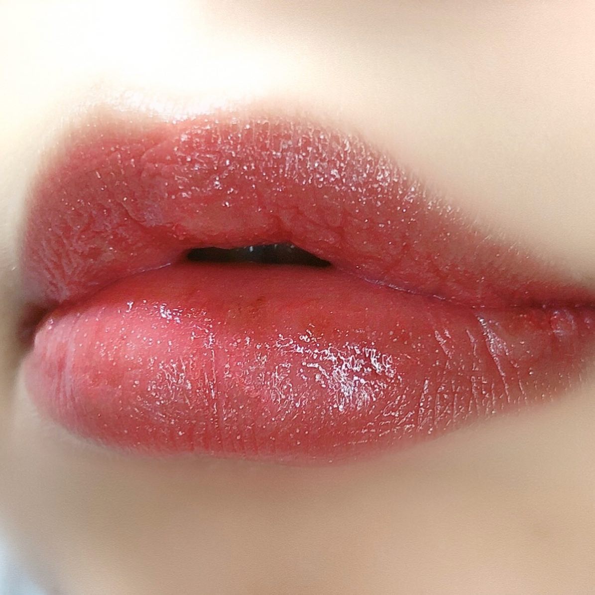 #입생로랑 #루쥬볼륍떼락앤샤인 
10호 핑크베이스
구입하고나서도 긴가민가 했는데
발라보니 넘 예쁜 입생 리미티드 립스틱😍

입자가 고운 글리터들이 볼륨과 함깨 광택을 더해준답니다
펄삼도 부담스럽지 않아 데일리로 사용하기 좋아요!
컬러도 넘 예쁘고 각질부각 없이 부드러워서 대만족❤️ .
.
.
#yslbeauty #ysl #rocknshine #rougevelvet #rougevolupteshine #rougevolupterocknshine #kbeauty #입생로랑립스틱 #입생로랑루쥬볼립떼샤인 #입생로랑루쥬볼립떼락앤샤인 #kloha_motd #motd #엠오티디 #코덕 #코덕맞팔 #코덕맞팔환영