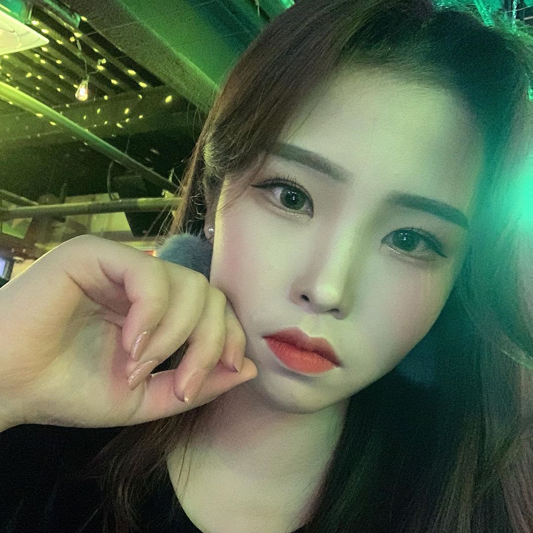 구슬 윤 , 나무바를 정 on Instagram: “쌍촌동 “눈바래다”에서 이번에 속눈썹 펌을 시술 받았어요 ! 속눈썹이 직모라 뷰러하는데 5분은 걸리는데 뷰러 안하니까 너무 편해요 🤭 이제까지 다녀본 샵중에서 인테리어 제일 이쁘구 사장님은 더 이쁘시고 착하시고 실력도 좋으셔요 (소곤소곤)…”