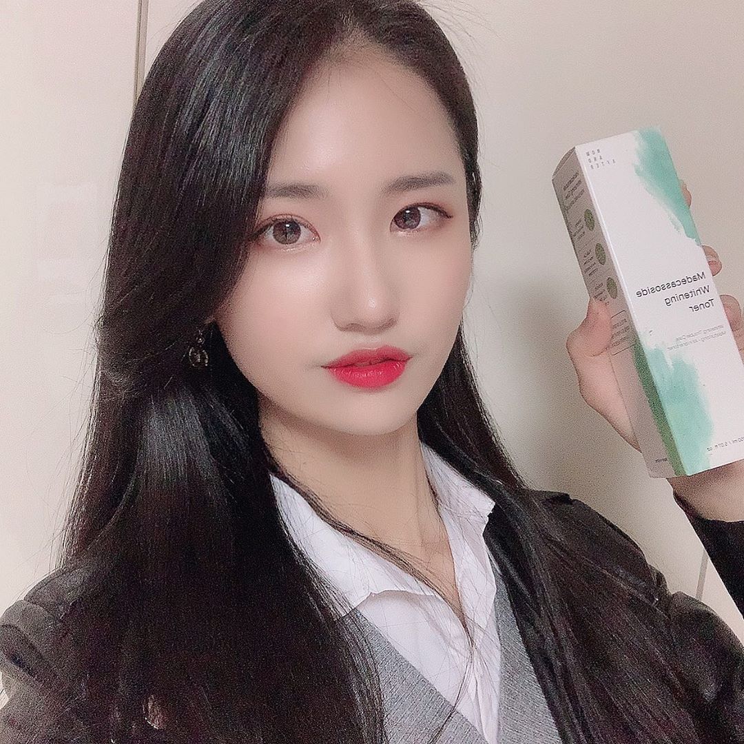 @s._.miiing on Instagram: “🧴나우앤애프터 마데카소사이드 화이트닝 토너🧴 너무 많은 제품을 발라도 피부가 흡수하는 양은 정해져 있기에 필수인 화장품 다이어트는 올인원 토너 하나면 충분! . . . .  #마데카소사이드화이트닝토너 #마데카소사이드 #나우앤애프터 #미백 #화이트닝…”