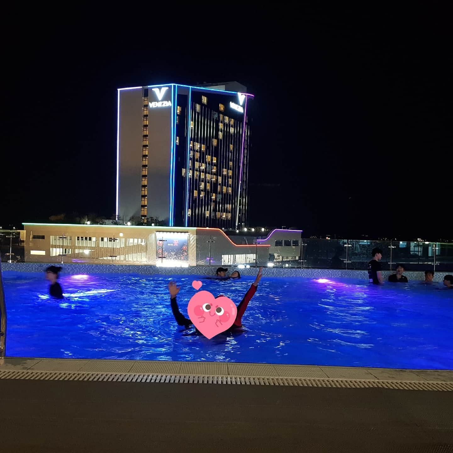 아빠엄마랑 여수 2박3일

우한 바이러스땜에 좀 그랬엉ㅜㅜ

이제 진짜 방콕이다

다들 조심하세용
.
.
.
.
.