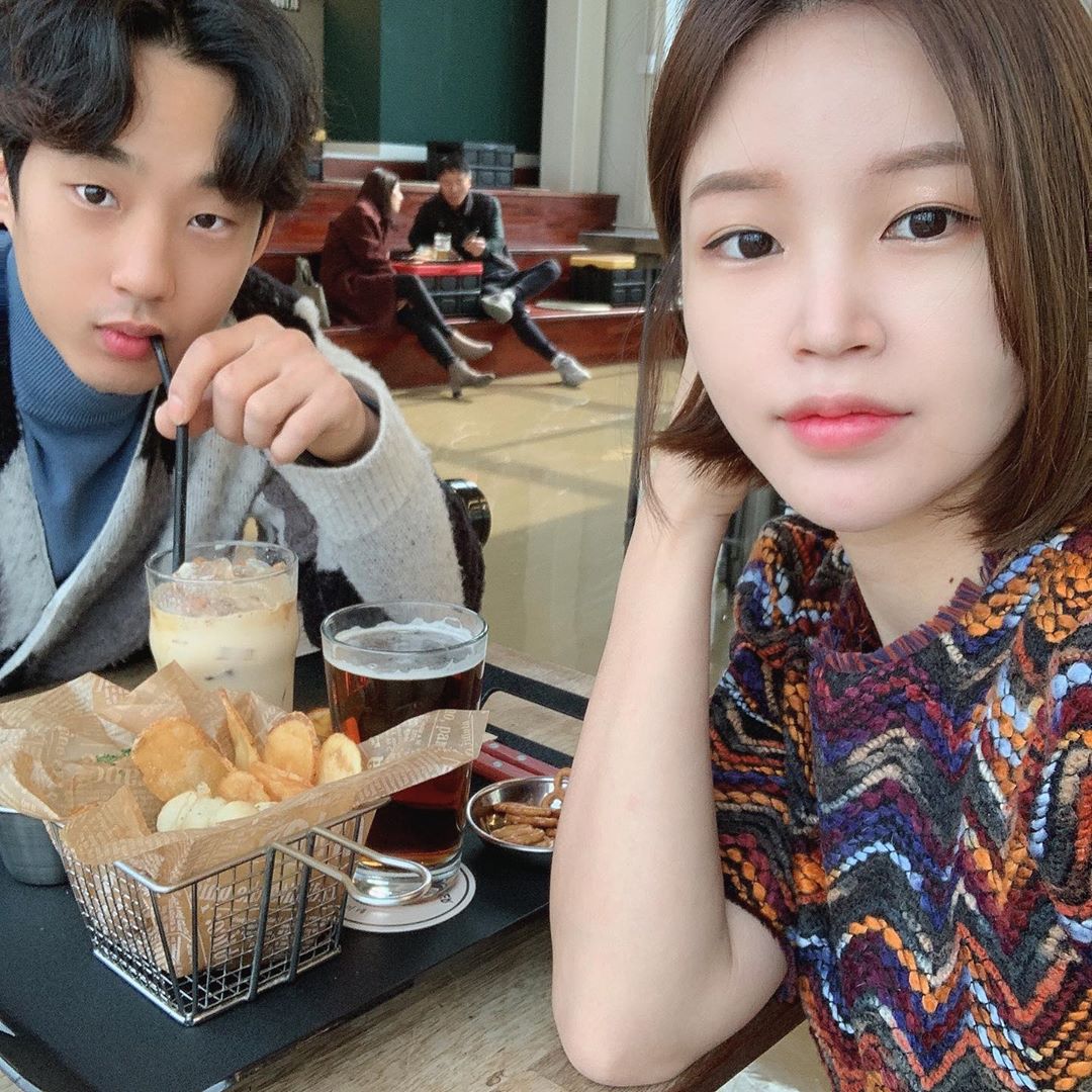🇰🇷ᴇᴜɴ ᴊᴇᴏɴɢ ◡̈ on Instagram: “#취향저격신상카페 설연휴에 다녀오기로 했던 카페를 #독감 걸려서 미루고 #코로나바이러스 때문에 주저하다가 결국 다녀옴! 안 갔으면 후회 했을뻔한 #초록초록인테리어🌿 진짜 #취저 여서 사진 10장으론 부족함ㅠㅠ 요기 #수제맥주 #존맛 이라는데 대낮이라…”