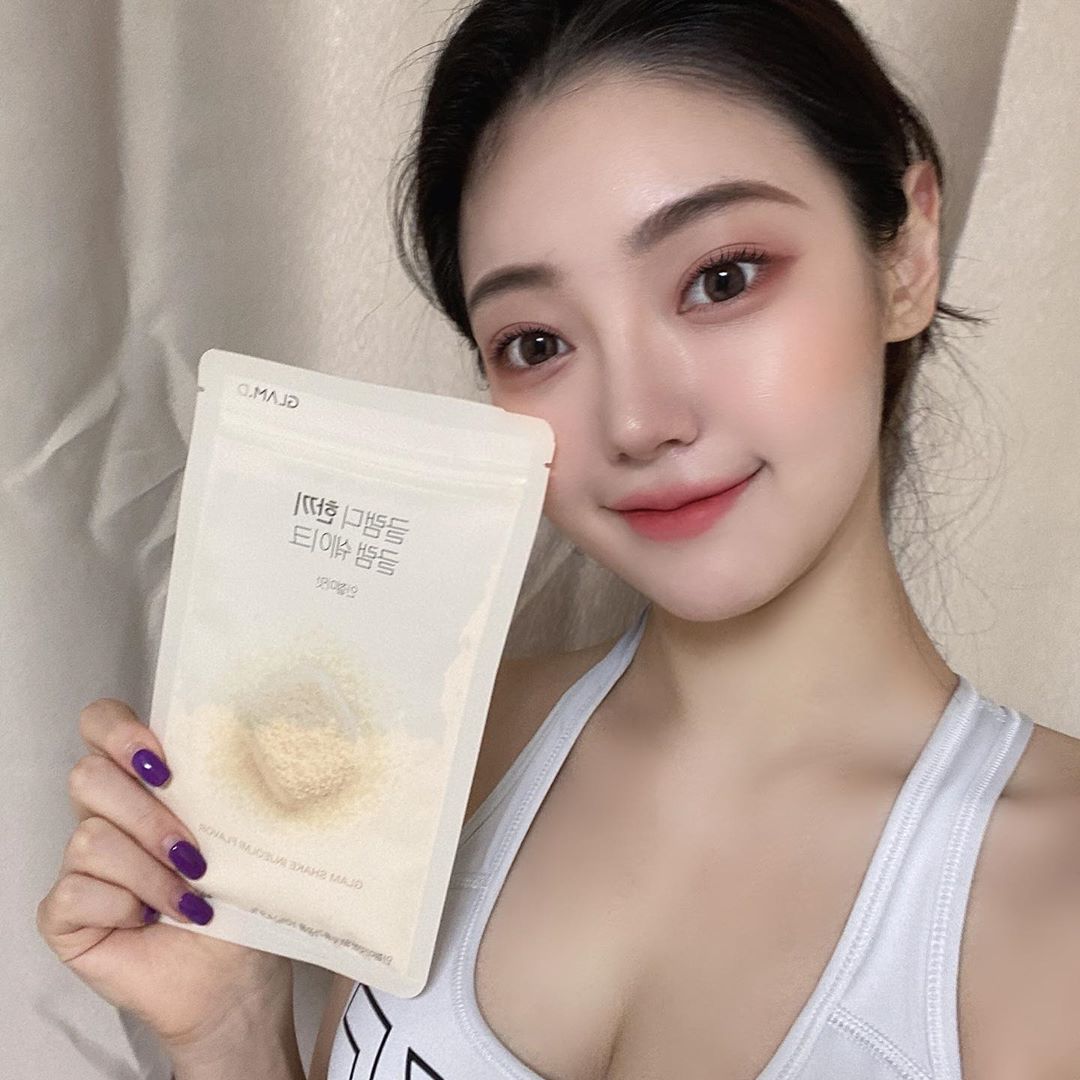 정  원 on Instagram: “내 다이어트 메이트 글램디 ! 물붓고 동봉된 빨대 꽂아서 바로 먹으면 돼서 넘 간편하다궁😋 안에 뮤즐리도 씹혀서 포만감도 구레잇 !! #글램디 #glamd #글램디한끼글램쉐이크 #한끼글램쉐이크 #운동 #헬스타그램 #다이어트 #한끼쉐이크 #글램디쉐이크…”