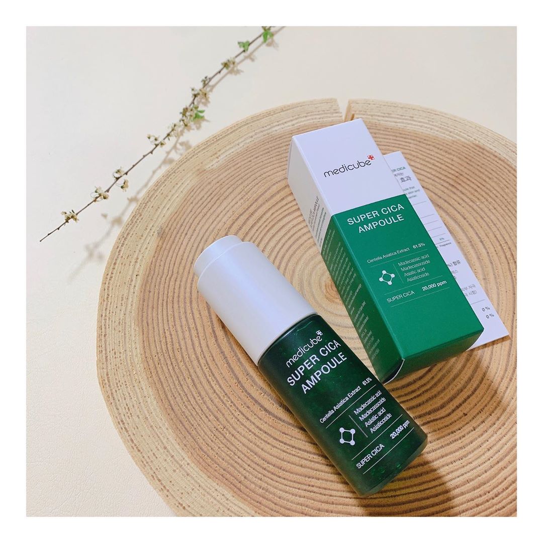 최아율♡ on Instagram: “#🍃 ⠀⠀⠀⠀⠀⠀⠀⠀⠀⠀ 메디큐브 제품은 이미 유명하더라구요? 고농축 쫀쫀한 제형이 무척이나 맘에 들어요💚  신기하게 앰플만 발랐는데 속건조까지 잡힘😯 ⠀⠀⠀⠀⠀⠀⠀⠀⠀⠀ 나한테 투자하는 시간이 줄어가니 피부도 칙칙해지고 탄력도 잃어가고😨😨…”
