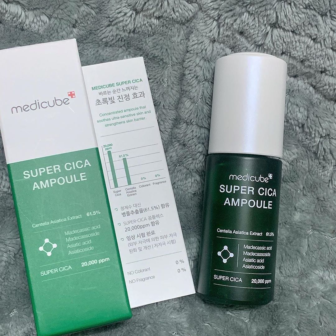 공시리 on Instagram: “슈퍼 시카 앰플 시카 성분이 20,000ppm 함유되어 있으며, 손상 피부를 케어하는 고농축 초록빛 앰플로 바르면 바를수록 진정효과를 느낄 수 있고, 피부에 필요한 성분으로만 채워 저자극임 인공색소와 향료를 첨가하지 않았지만 진한 초록빛을 띄우는…”
