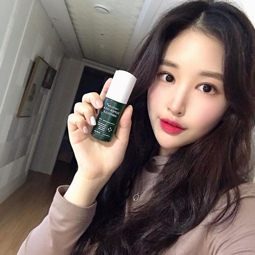 @hi.im_jerry on Instagram: “메디큐브 슈퍼 시카 앰플 사용해봤는데 기존에 사용하던 타사 앰플에 비해서 더 촉촉하고 자극도 거의 없고 바르고 난 뒤 끈적임도 하나도 없어서 너무 좋다💕 요즘 트러블 나서 피부 엉망이었는데 많이 들어감 ㅎㅎ😘 -…”