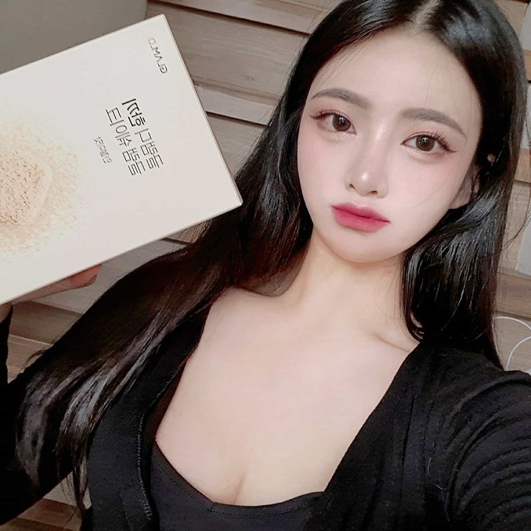 이고은 ( ʟᴇᴇ ɢᴏᴇᴜɴ ) on Instagram: “❣글램디 한끼 글램 쉐이크 [초코/인절미] 지퍼백에 빨대만 꽂아 먹는 편한 쉐이크 ఇ ȏ.̮ȏఇ 각종 뮤즐리🌾가 들어있어서 포만감뿐만 아니라 한끼 식사에 필요한 다양한 영양소를 섭취할 수 있다 🤸‍♂️🤸‍♀️🤸‍♂️🤸‍♀️ . . . . #글램디…”