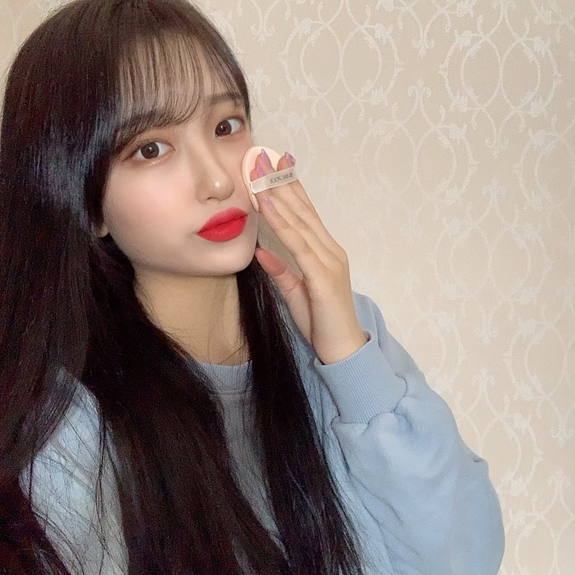 김셔니ఇ on Instagram: “요즘 인기 쿠션 "블랑풀" 제가 최근에 써본 쿠션 중에 가장 얇게 밀착이 되고 코 옆 끼임도 없어요! 겉보속초라 머리카락이 얼굴이 붙을 일도 없고 피부 표현이 정말 예뻐요❤️❤️ 다크닝까지 없고 ㅠㅠ 쟁겨둔 쿠션들이 많은데 블랑풀 쿠션만 쓸 것…”