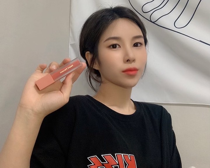 ㅇㅕㄴ즈 on Instagram: “세상 촉촉한 질감의 벨벳틴트
패키지부터 발색까지 너무 완벽.. 🥺♥️
@heartpercent
#하트퍼센트 #HeartPercent
#도트온무드벨벳 #MLBB #립틴트추천
#메세지 #리플라이”