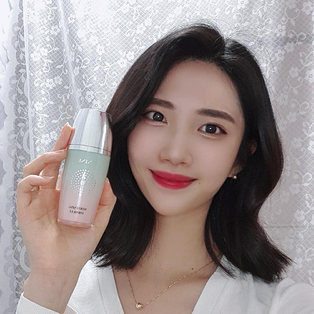 김희진 (๑˃̵ᴗ˂̵) on Instagram: “꺄아 나는야 핑크 아이언맨🖐🏻 #엘나인 led 마스크 앰플 써주니 더 효과만빵!! 탄력,진정,미백 날마다 집에서 내가 원하는 타입으로 집중관리 해줄 수 있어 너무 좋아요♡ 물 제형으로 바로 내 피부에 흡수되어 가볍고 촉촉함가득Ꮚ˘̴͈́ꈊ˘̴͈̀Ꮚ…”