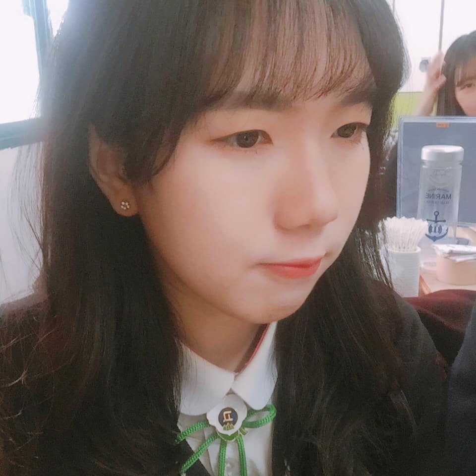 🌿파릇파릇🌿 했던 고딩때 유빈..
벌써 4~5년전인데 추억이넹

#추억 #고딩때 #셀카 #22