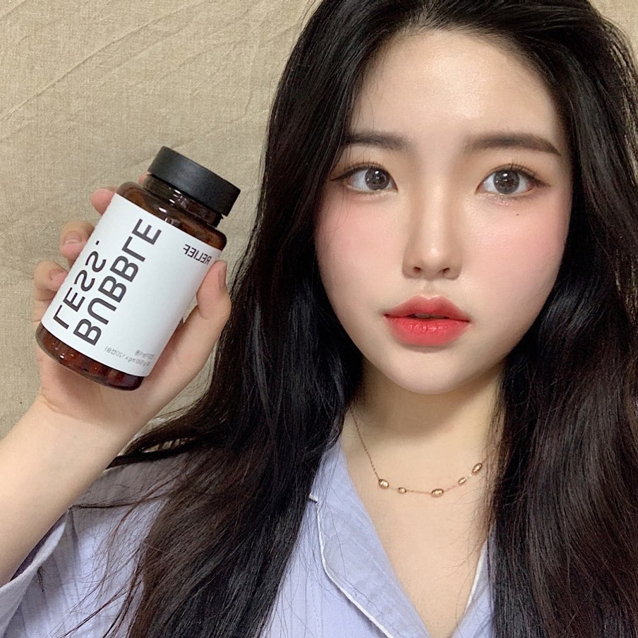 한수연 on Instagram: “♥버블레스 릴리프♥ ⠀ 다들 생리하기 전에 불편함 느끼시죠( •̛̣̣꒶̯•̛̣̣ ) ⠀ 저는 생리하기 전에 무조건 찾아오는 허리 통증, 피부 트러블 덕분에 달력 안 봐도 예정일을 알 정도로 예민해요ㅠㅠ ⠀ 근데 요 제품이 #생리전증후군 에 좋을 뿐만…”