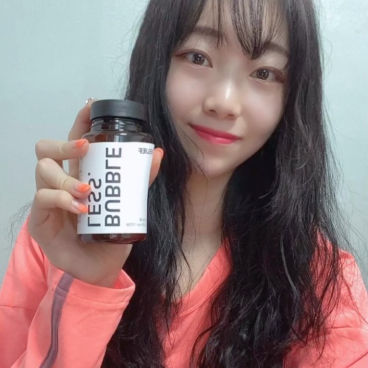 리 아 🌷 on Instagram: “월경전증후군 해소에 도움을 주는 감마리놀렌삼 함유로 불편한 상태 개선에 도움을 준다 🤭 비타민C, 스트레스로 인한 긴장완화에 도움을 줄 수 있는 L-테아닌,보라지종자유 함유로 여성에게 좋은 부원료가 함류되 잇어 복용하기 좋다 🧡  #버블레스…”