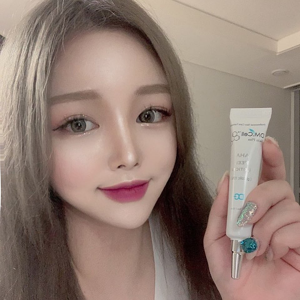 박미소란 on Instagram: “요즘 아하제품 많이쓰고있는데 그중하나 소개해드릴게요 😀 이제품은 자극없고 부드럽게 필링되요‼️ 그리고 염증을 진정시키고 과도한 피지를 제거하는데 효과적이러고 하는데 아하 필을 지속적으로 사용하면서  확실히 한톤 밝고 피부가 부드러워졌어요 😛😛 지성…”